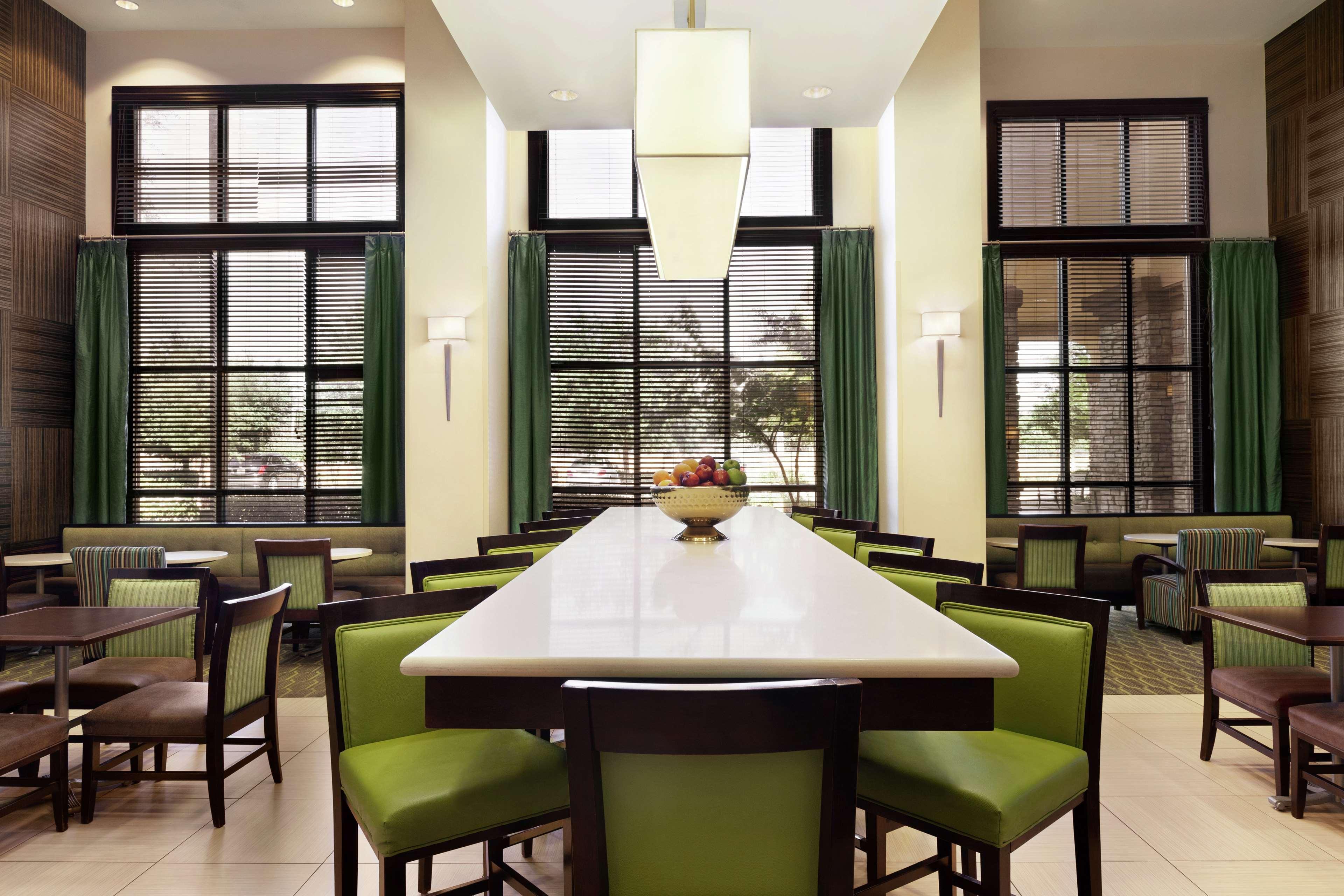 Hampton & Hotel 3*